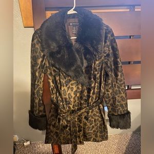 INC. Leopard print coat with faux fur collar SIZE M  excellent condition